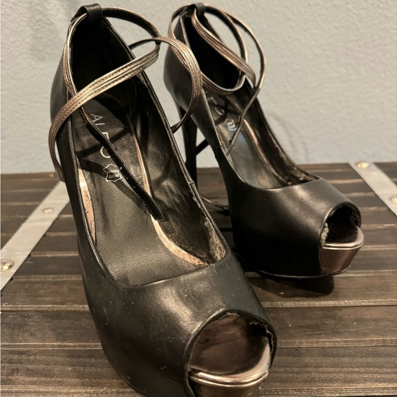 ALDO Heels with straps - Picture 3 of 9